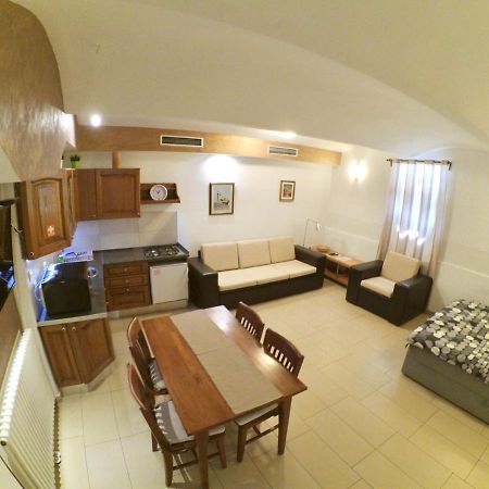 Carla Studio Apartment Zagreb Bagian luar foto