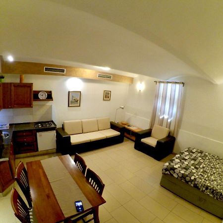 Carla Studio Apartment Zagreb Bagian luar foto
