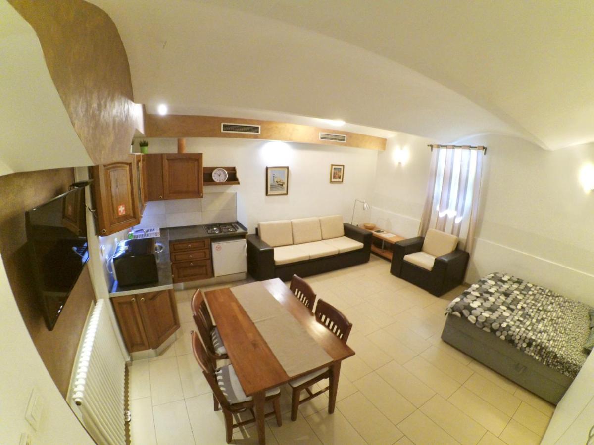 Carla Studio Apartment Zagreb Bagian luar foto