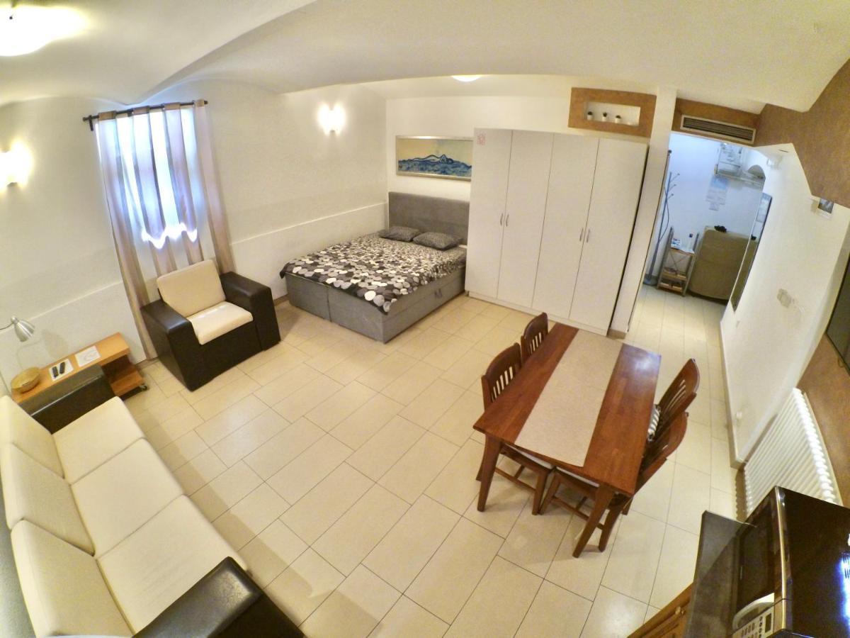 Carla Studio Apartment Zagreb Bagian luar foto