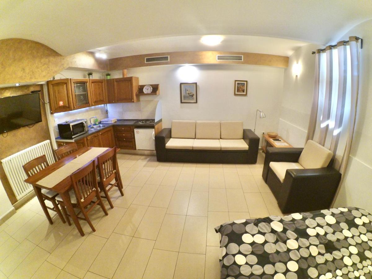 Carla Studio Apartment Zagreb Bagian luar foto