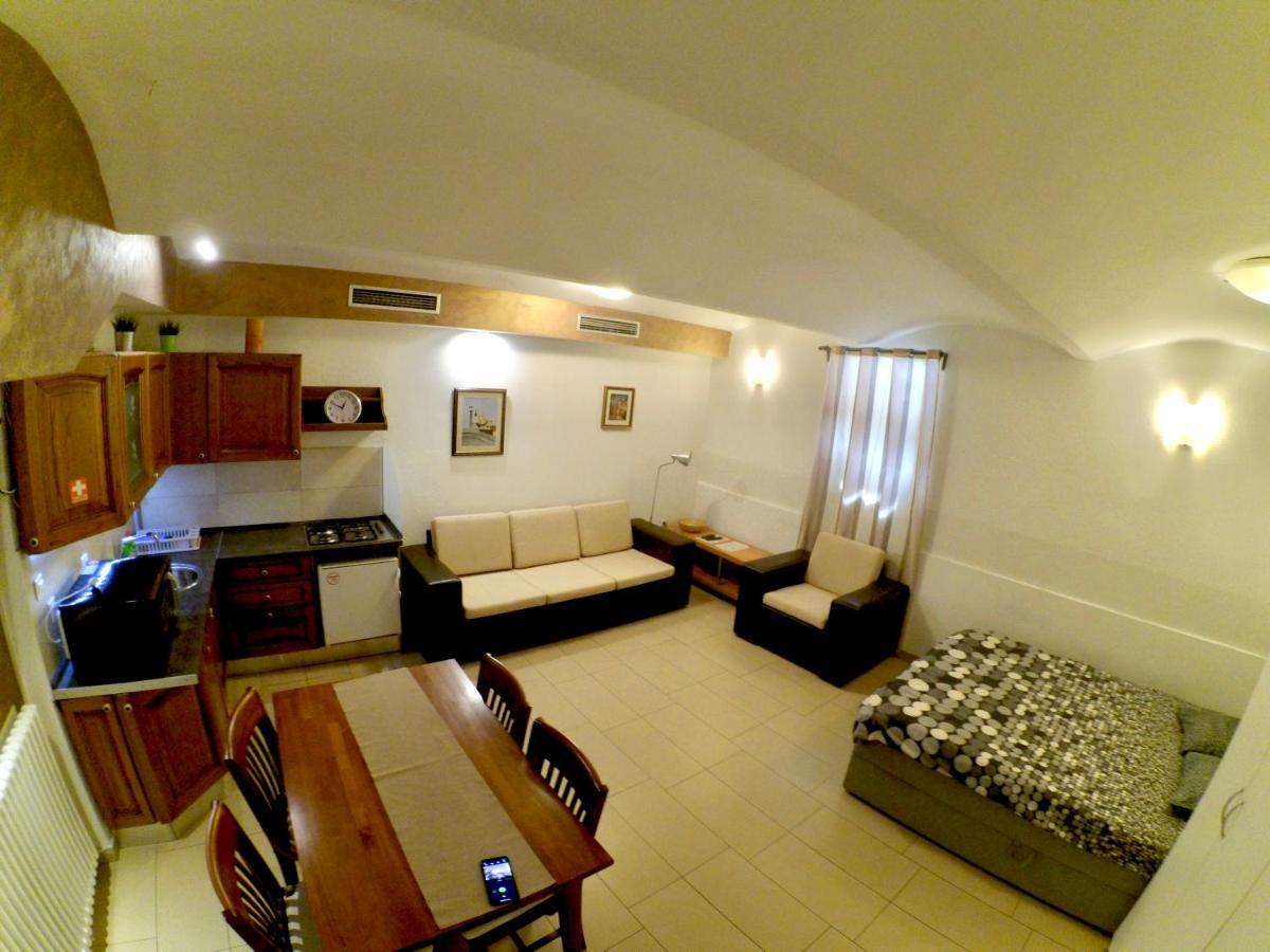 Carla Studio Apartment Zagreb Bagian luar foto