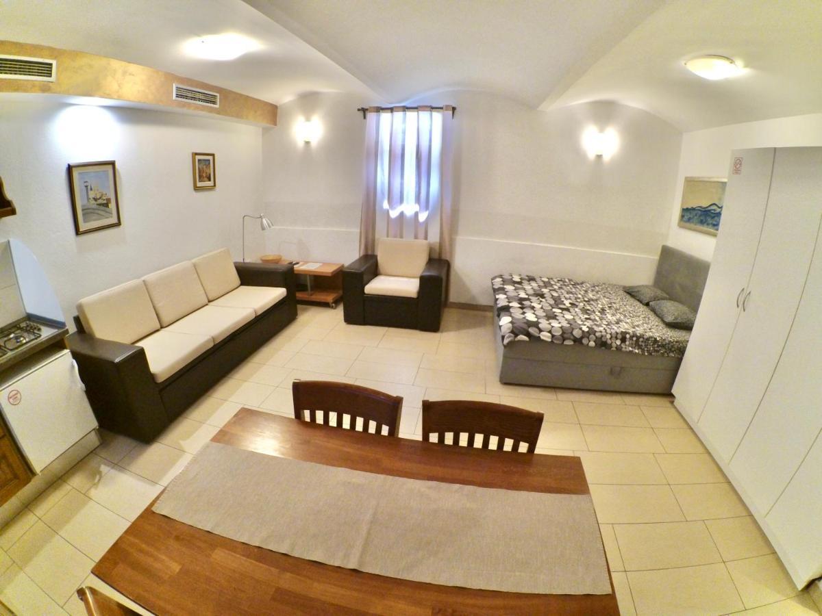 Carla Studio Apartment Zagreb Bagian luar foto